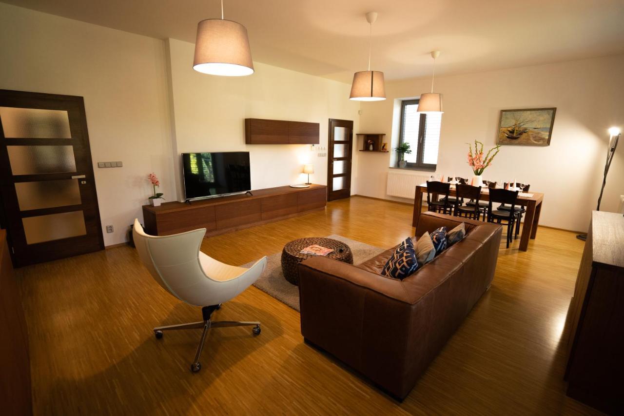 Black Field Apartment Brno Exterior foto